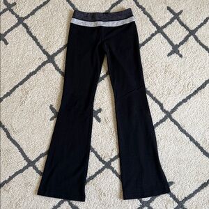 lululemon athletica Black Leggings with Silver and Purple Waistband - 6 tall
